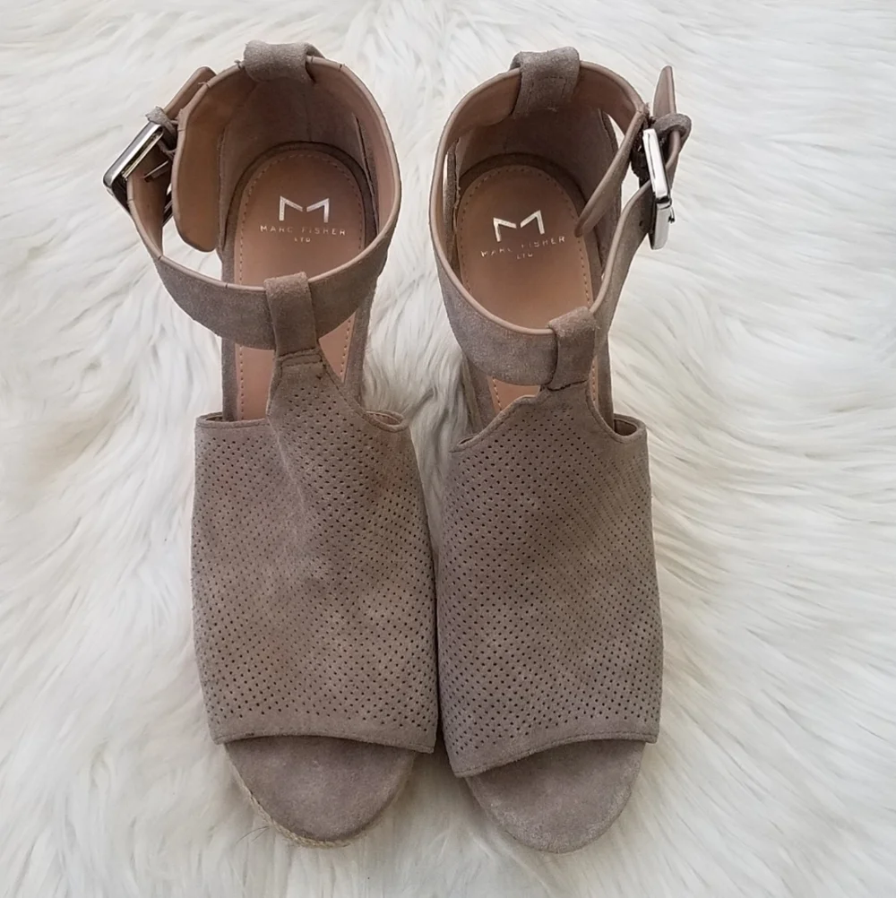 Marc Fisher Allison Espadrille wedges